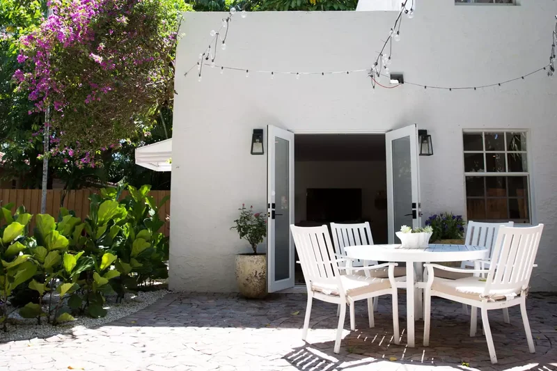 A Charming Side Garden