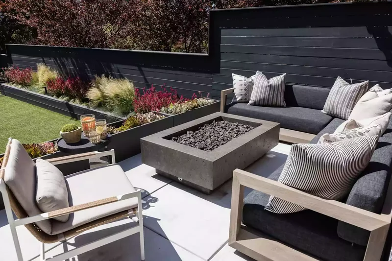 52 Beautiful Backyard Landscaping Ideas for Your Home 34 A Featured Firepit