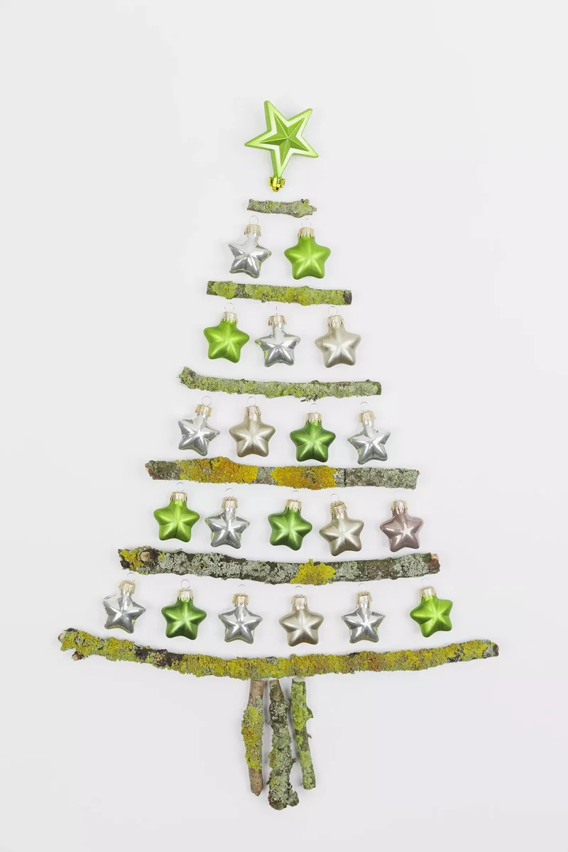 DIY Christmas Tree Ideas Worth Displaying for Your Guests 31 A Mossy Green Tree