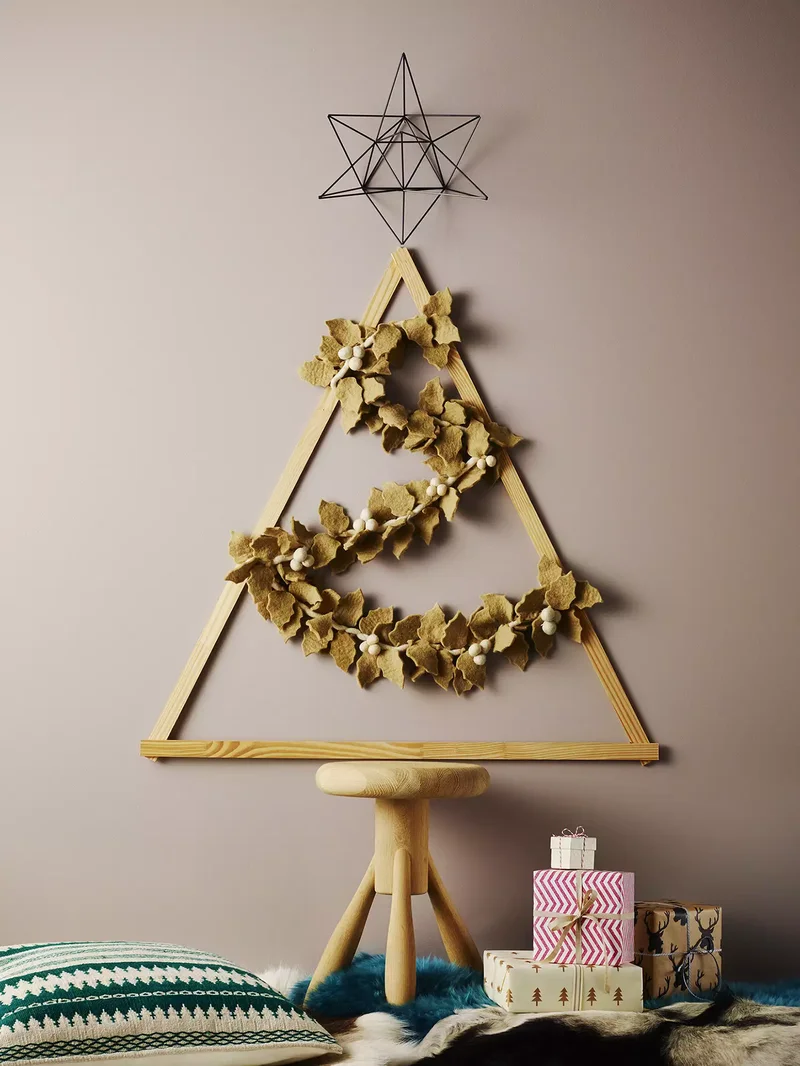 DIY Christmas Tree Ideas Worth Displaying for Your Guests 1 A Simple DIY Tree