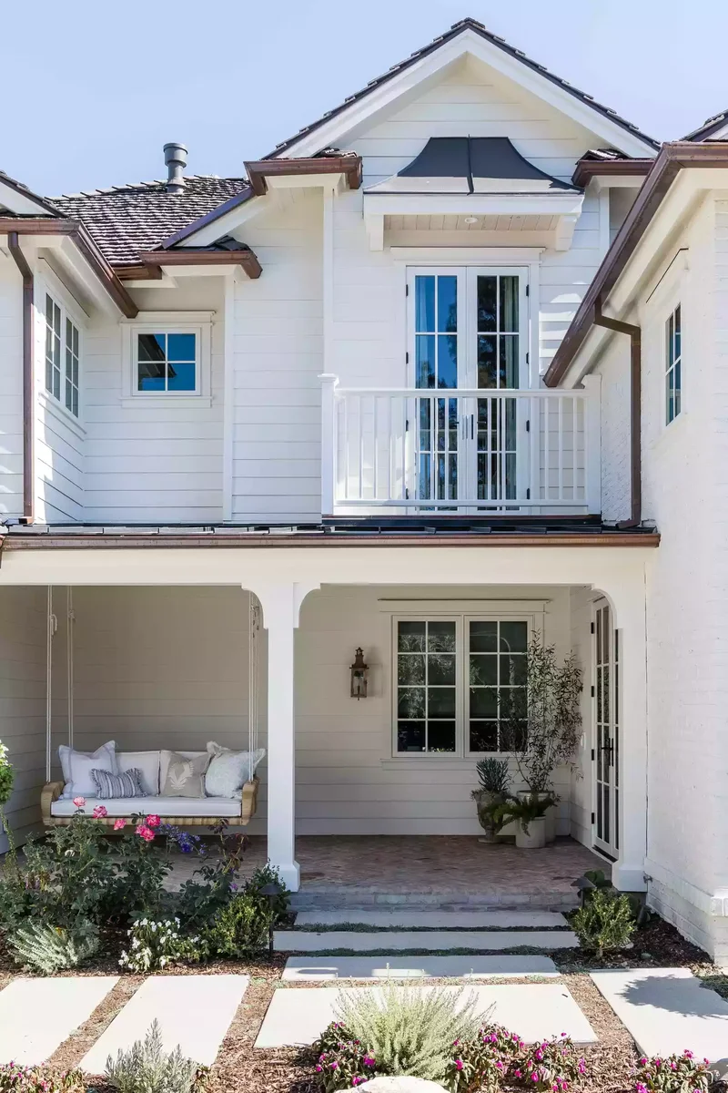 45 Beautiful Backyard Walkway Ideas to Transform Your Yard 18 A Simple Walkway