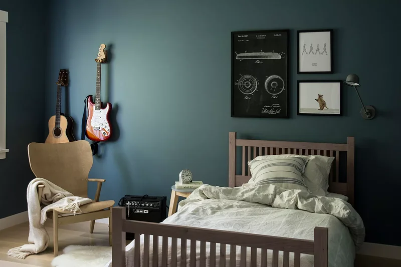 45 Warm and Inviting Bedroom Ideas for Ultimate Comfort 34 Add Personal Touches