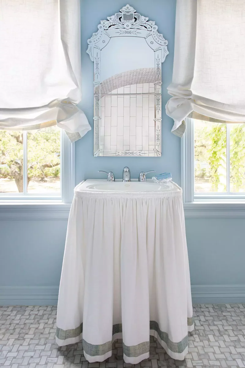 34 Beautiful Blue Bathroom Ideas for Any Style to Refresh 20 Add Retro Glamour