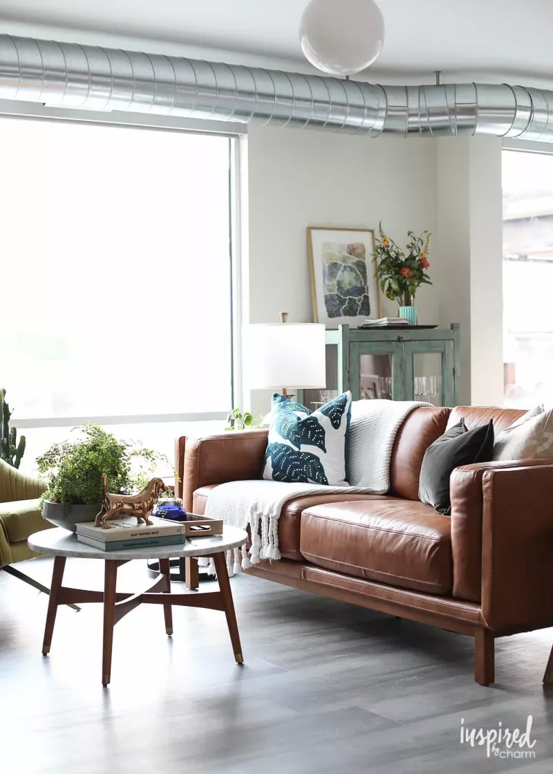 20 Affordable Apartment Living Room Decorating Ideas on Budget 7 Add Vintage Accents