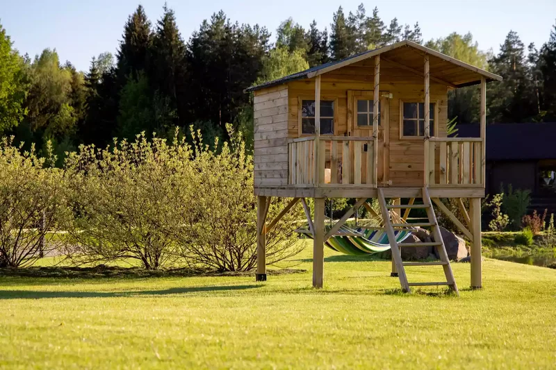 28 Creative Treehouse Ideas Your Kids Will Absolutely Love 17 Add a Hammock Hangout