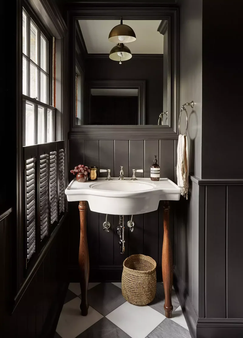 20 Vintage-Inspired Bathrooms Overflowing with Retro Appeal 7 Add a Surprising Detail