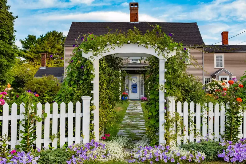 14 Affordable Picket Fence Ideas for Classic Curb Appeal 8 Add a Trellis