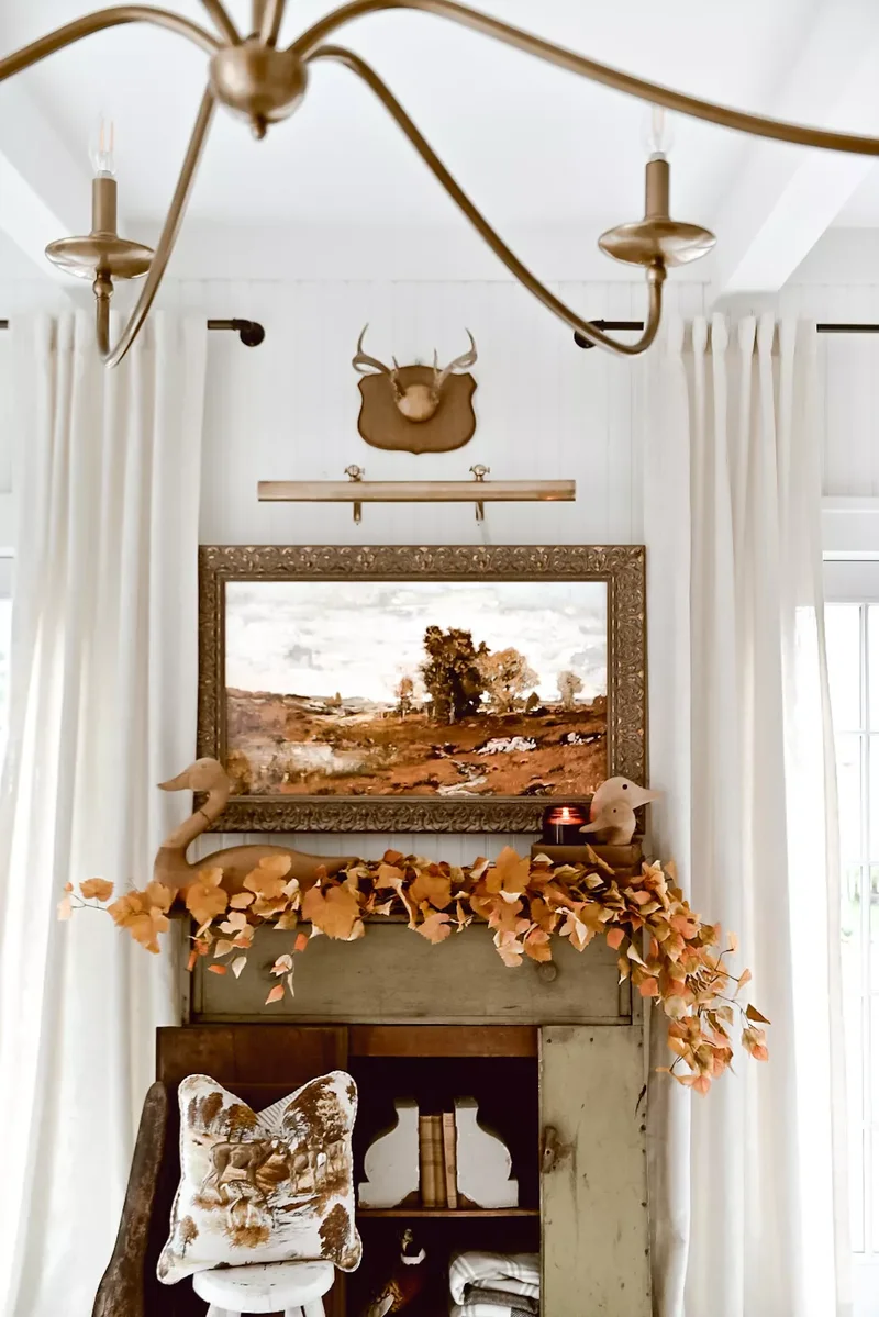 21 Small Living Rooms With TVs That Look Absolutely Stunning 6 Add an Ornate Frame