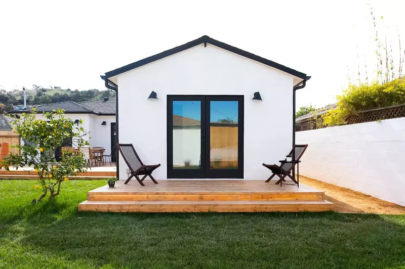 39 Contemporary Backyard Ideas to Elevate Your Outdoor Oasis 13 Add on a Minimalist Deck