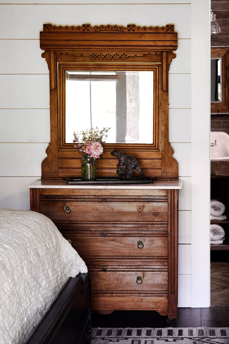 20 French Country Bedroom Ideas for Your Dream Sanctuary 17 Antique Bedroom Furniture