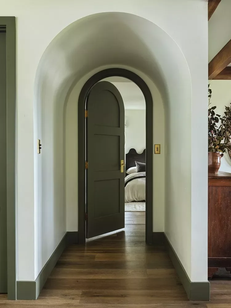 16 Door Trim Design Ideas to Add Character to Your Space 3 Arched Door Trim