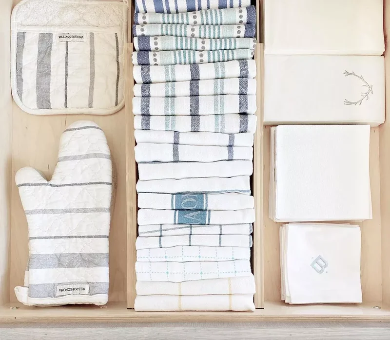 32 Clever and Beautiful Towel Storage Solutions 28 Arrange Kitchen Towels Vertically