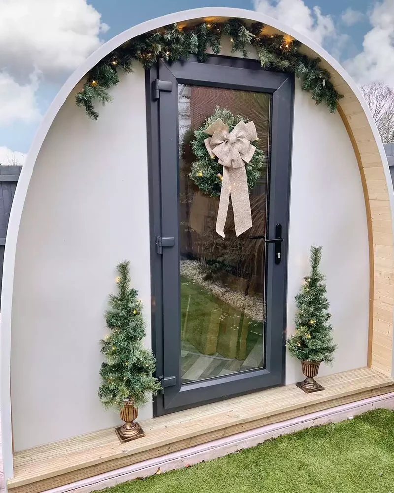 Christmas Door Decorating Ideas: 30 Designer Looks to Try 15 Backyard Office Door Wreath