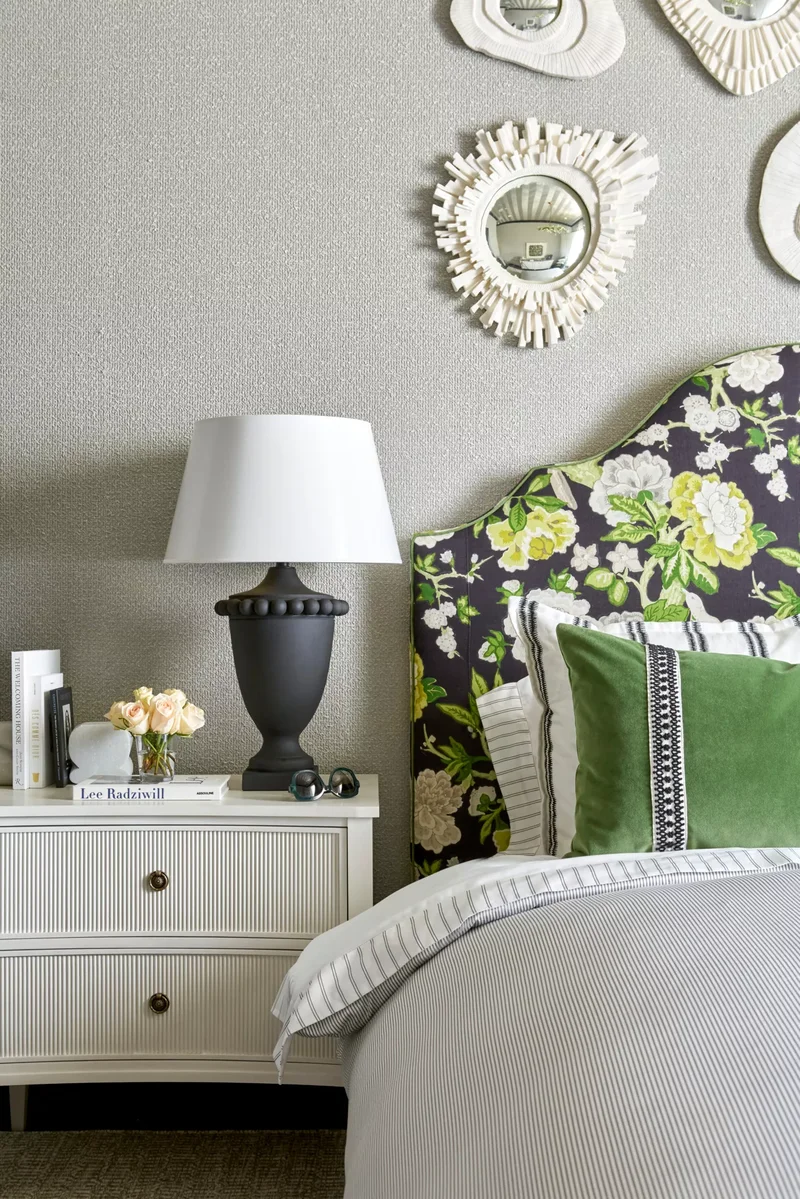 26 Green Bedroom Designs to Create Your Perfect Cozy Space 4 Balance with Black