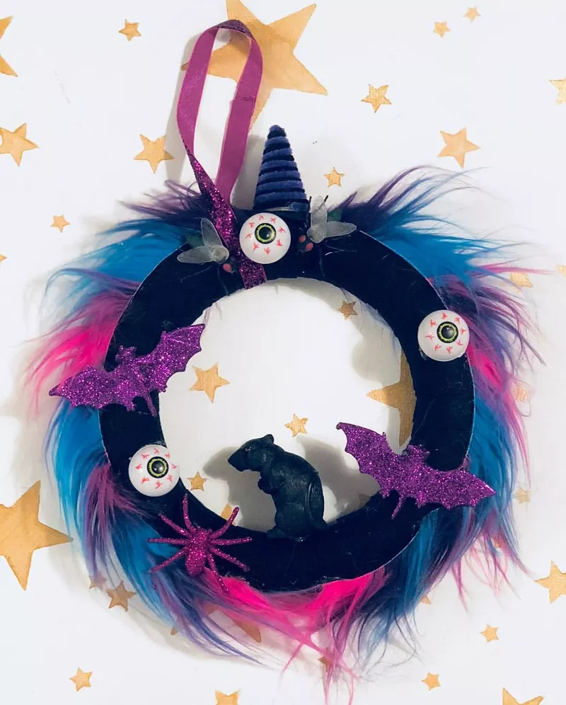 45 Halloween Wreath Ideas to Craft Before October Arrives 23 Bat Halloween Wreath