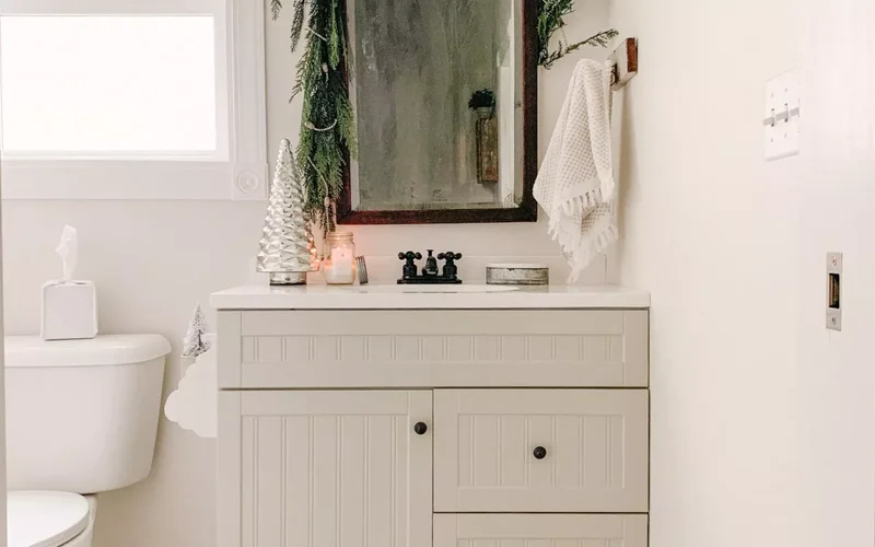 61 Unique DIY Christmas Garland Ideas for Festive Decor 26 Bathroom Mirror Garlands