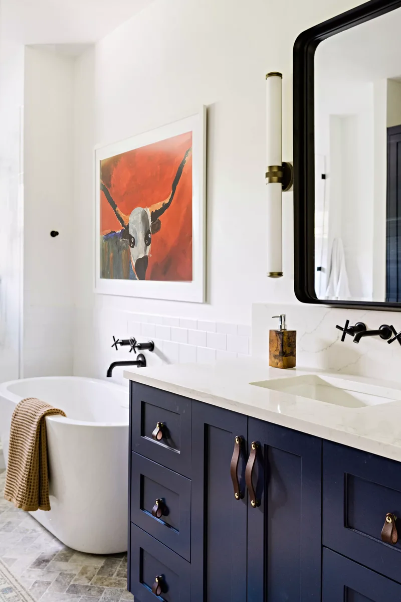 51 Stunning and Inspired Bathroom Wall Decoration Ideas 13 Bathroom with Statement Art