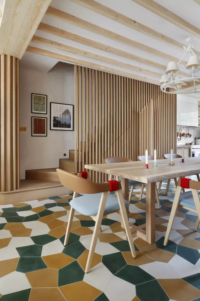 Beams Mimicking the Walls