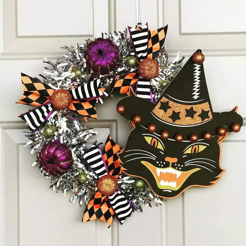 45 Halloween Wreath Ideas to Craft Before October Arrives 38 Black Cat Halloween Wreath