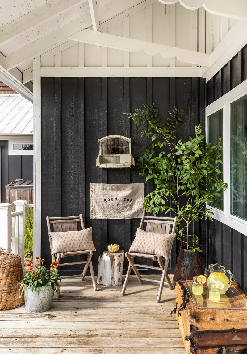 30 Stunning Black Home Decor Ideas Designer Experts Love 20 Black Front Porch Inspiration