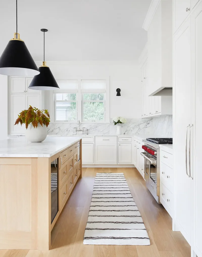16 Coastal Kitchen Designs That Channel Nancy Meyers Vibes 3 Black Instead of Blue