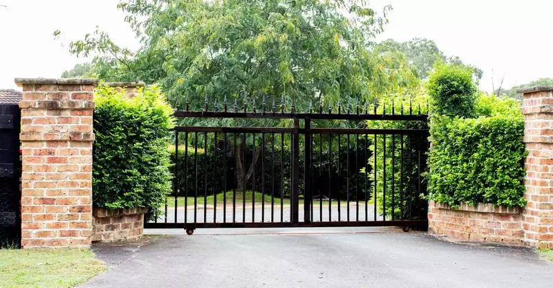 35 Beautiful Driveway Gate Ideas for Any Home Style 34 Black Metal Gate