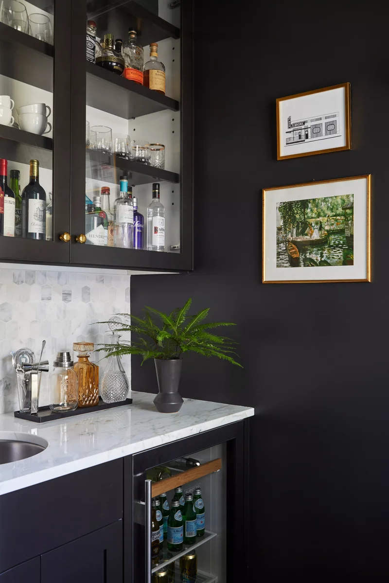 30 Stunning Black Home Decor Ideas Designer Experts Love 16 Black Wet Bar