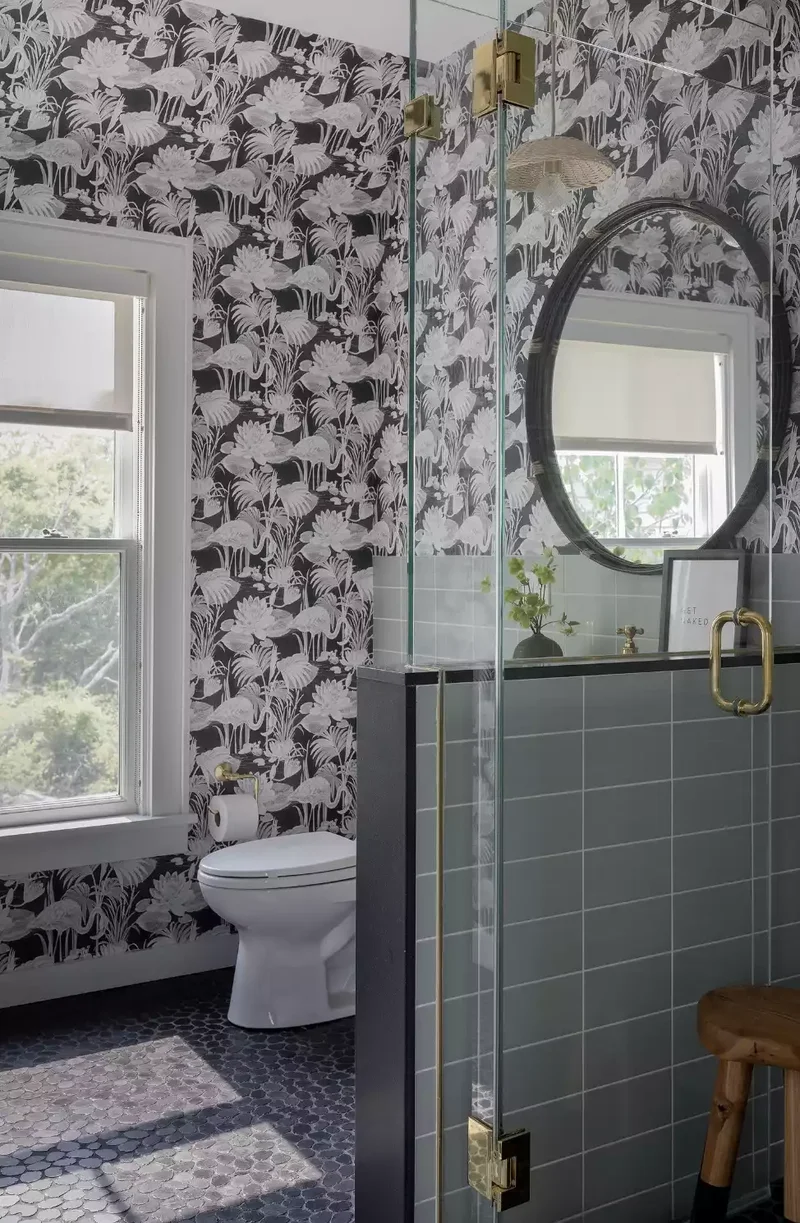 42 Vibrant Bathroom Color Ideas for Small Space Styling 40 Black and Jade Green