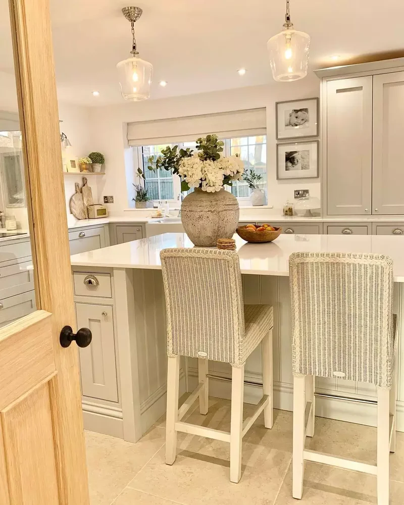 43 Stunning Kitchen Wall Decor Ideas to Transform Your Space 3 Black and White Photos