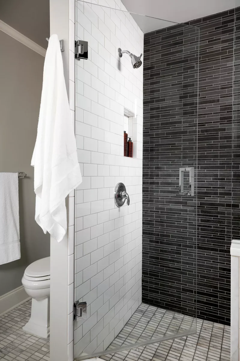 31 Stunning Black and White Bathroom Design Ideas 5 Black-and-White Shower Tile