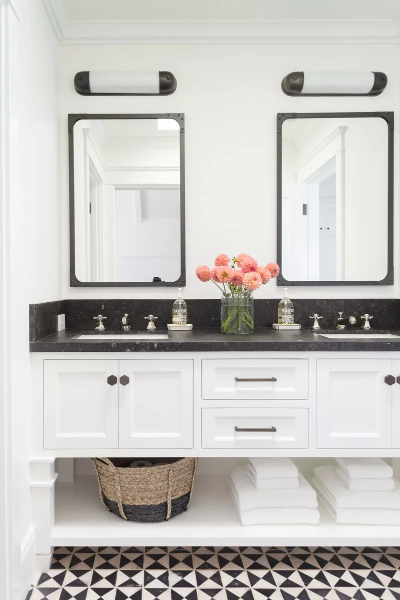 38 Classic Bathroom Design Ideas for Timeless Elegance 1 Black and White Traditional Bathroom Design