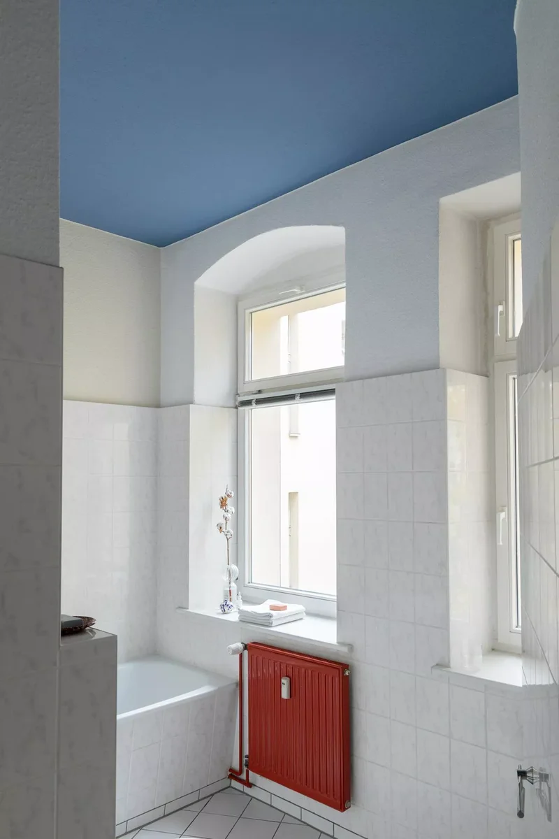 34 Beautiful Blue Bathroom Ideas for Any Style to Refresh 31 Blue Bathroom Ceiling