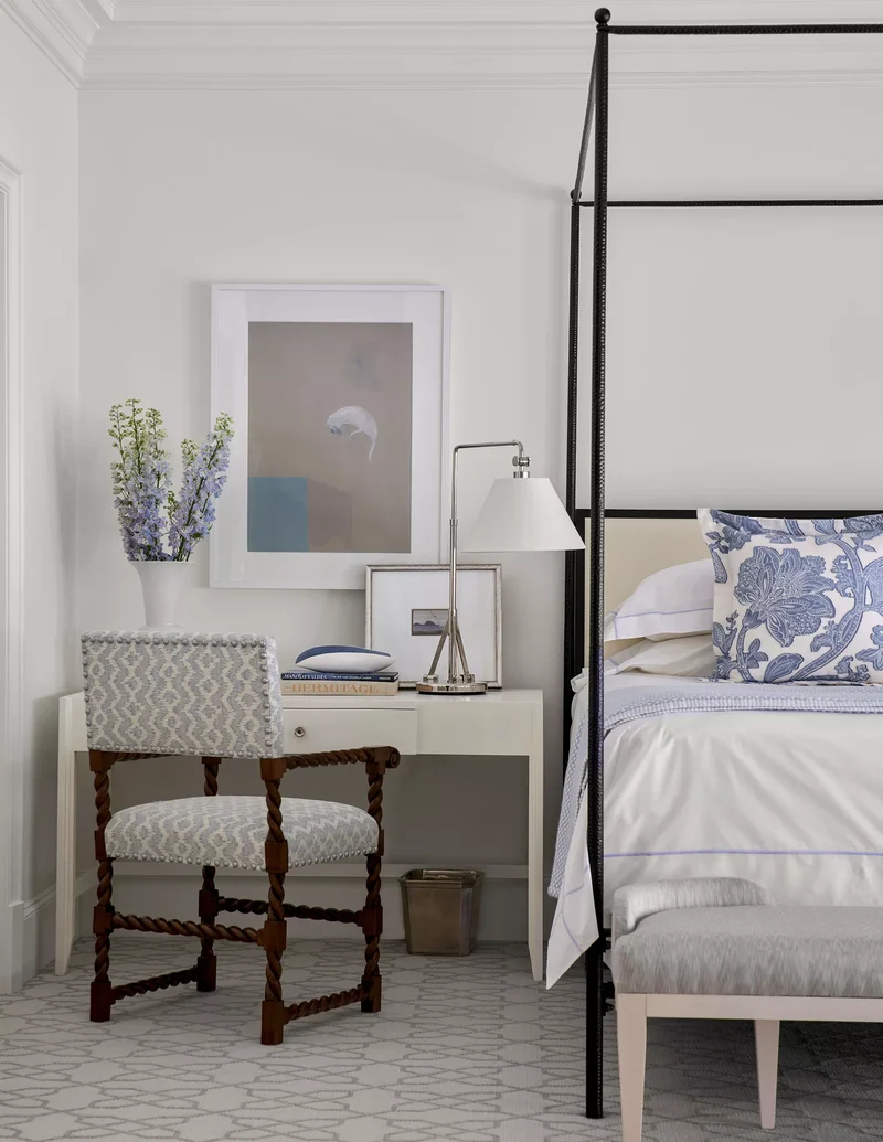 30 Beautiful Blue and White Bedroom Ideas for Restful Style 7 Blue Bedroom with Traditional Decor