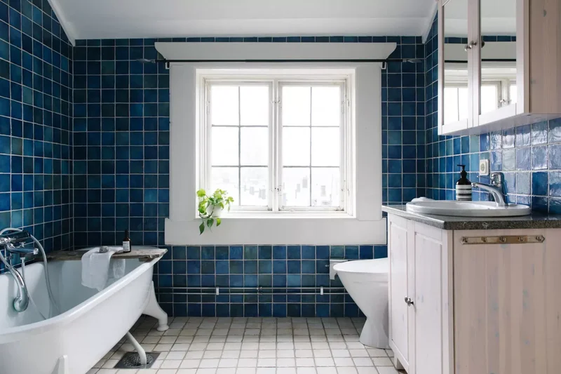 34 Beautiful Blue Bathroom Ideas for Any Style to Refresh 30 Blue and White Bathroom