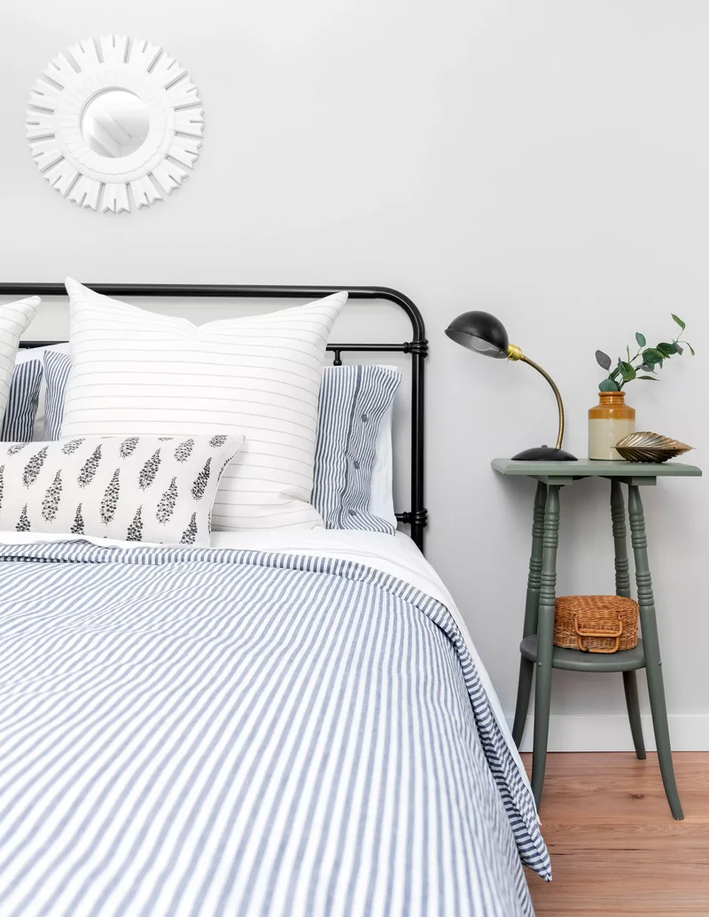 30 Beautiful Blue and White Bedroom Ideas for Restful Style 1 Blue and White Bedding Ideas