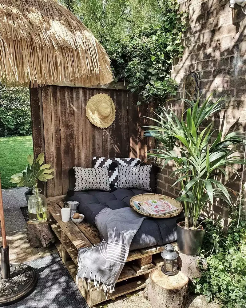 Boho-Style Pallet Fence