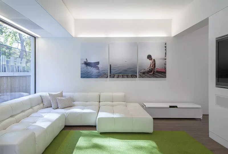 21 Small Living Rooms With TVs That Look Absolutely Stunning 16 Build It Into the Wall