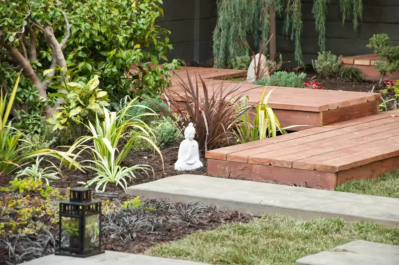 20 Beautiful Zen Garden Ideas for Peaceful Relaxation 9 Build a Floating Deck