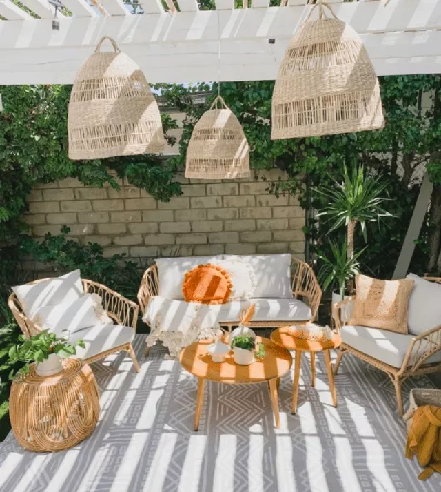 21 Deck Privacy Solutions for Your Outdoor Retreat 3 Build a Pergola