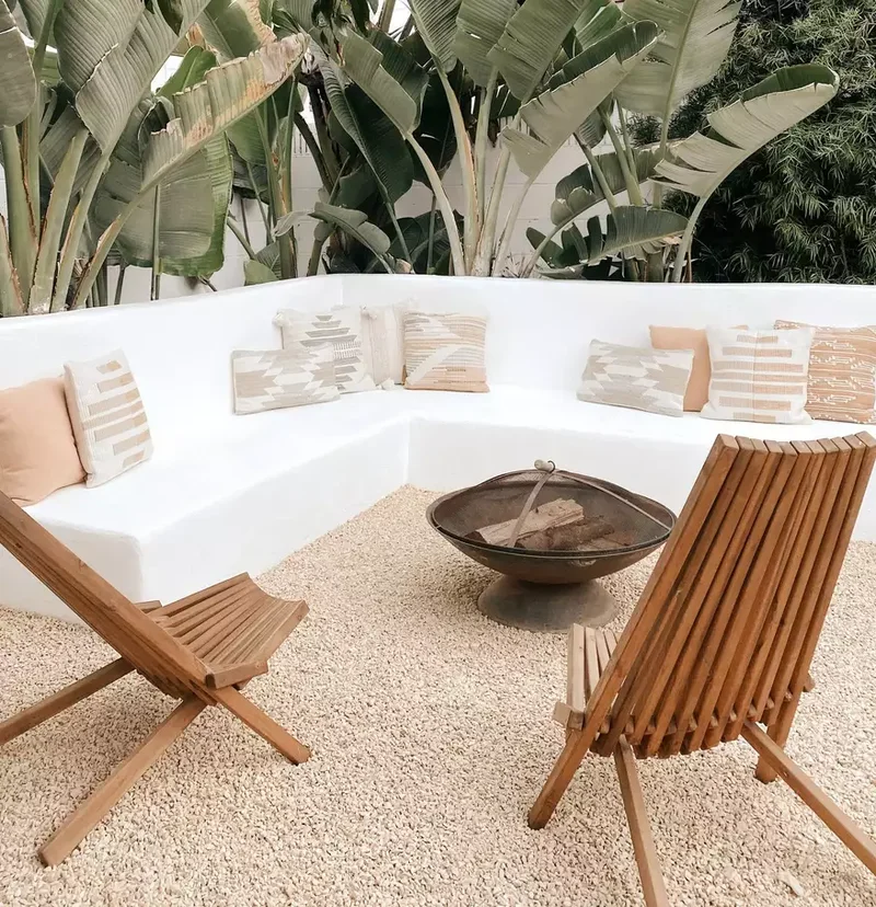 39 Contemporary Backyard Ideas to Elevate Your Outdoor Oasis 30 Build a Stucco Banquette