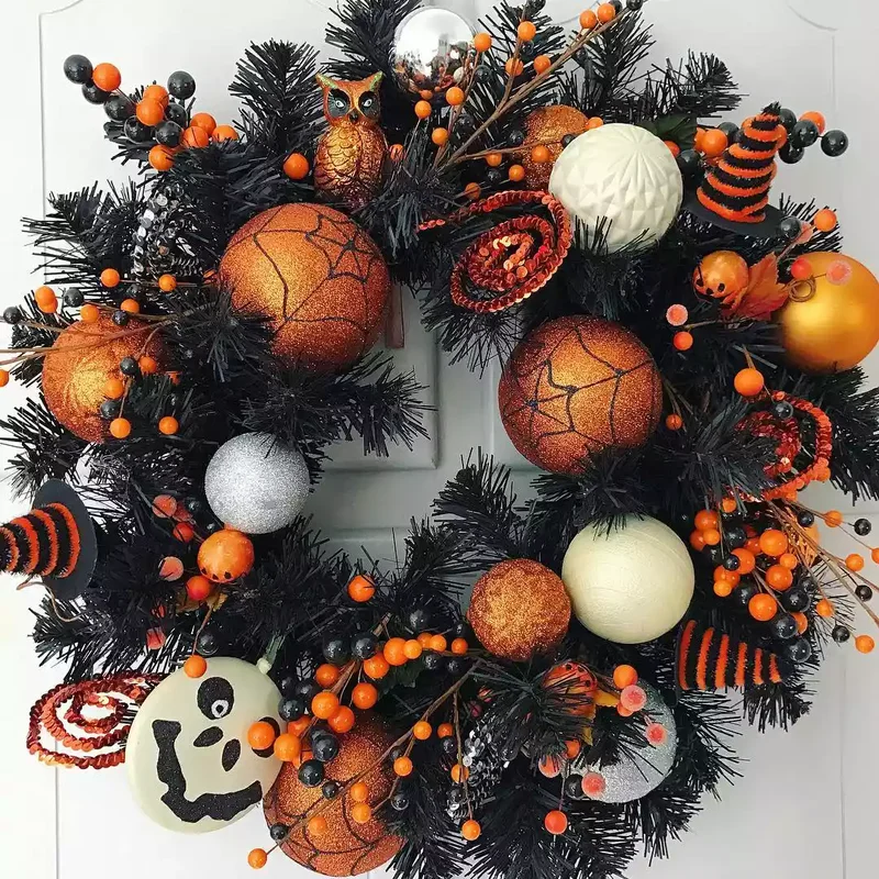 45 Halloween Wreath Ideas to Craft Before October Arrives 5 Bulbous Halloween Wreath