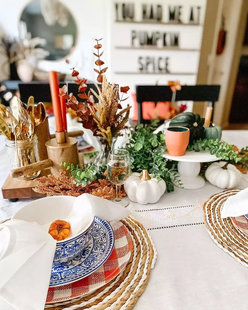 62 Stunning Thanksgiving Table Settings That Will Wow Guests 18 Cake Stand Centerpiece