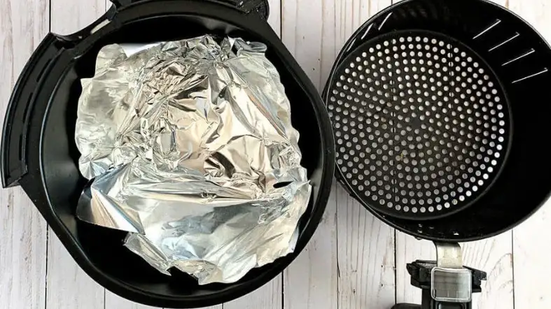 Can I Put Aluminum Foil In An Air Fryer