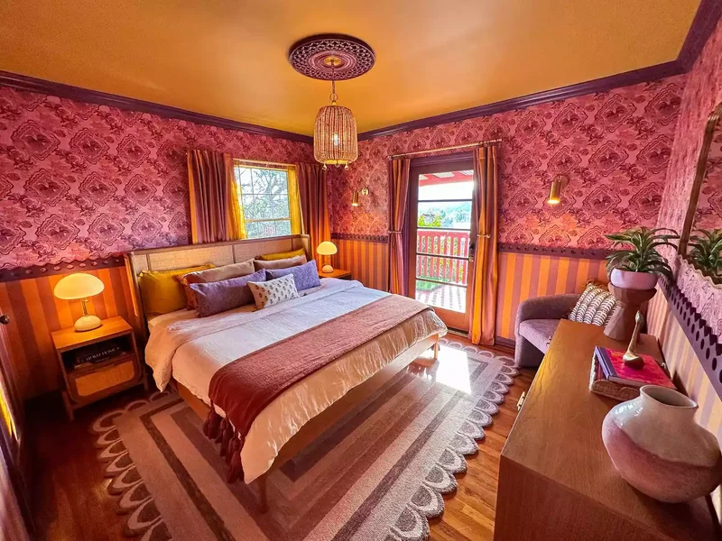 32 Maximalist Bedroom Ideas for More-Is-More Enthusiasts 26 Channel Victorian Style