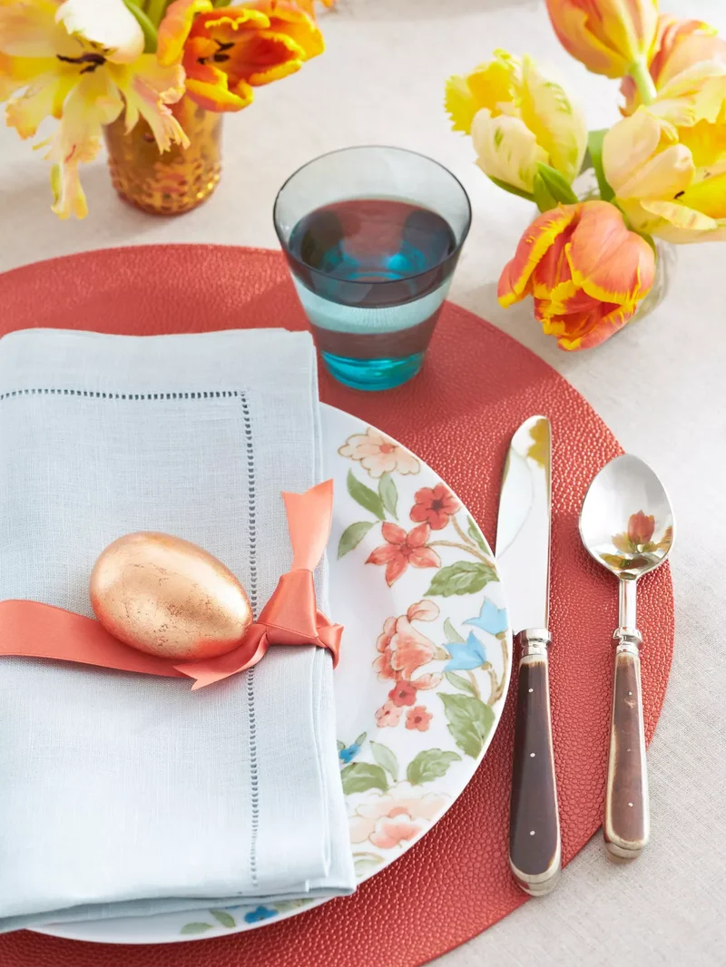 42 Easter Centerpiece Ideas and Table Decor for Spring 32 Cheery Easter Place Setting