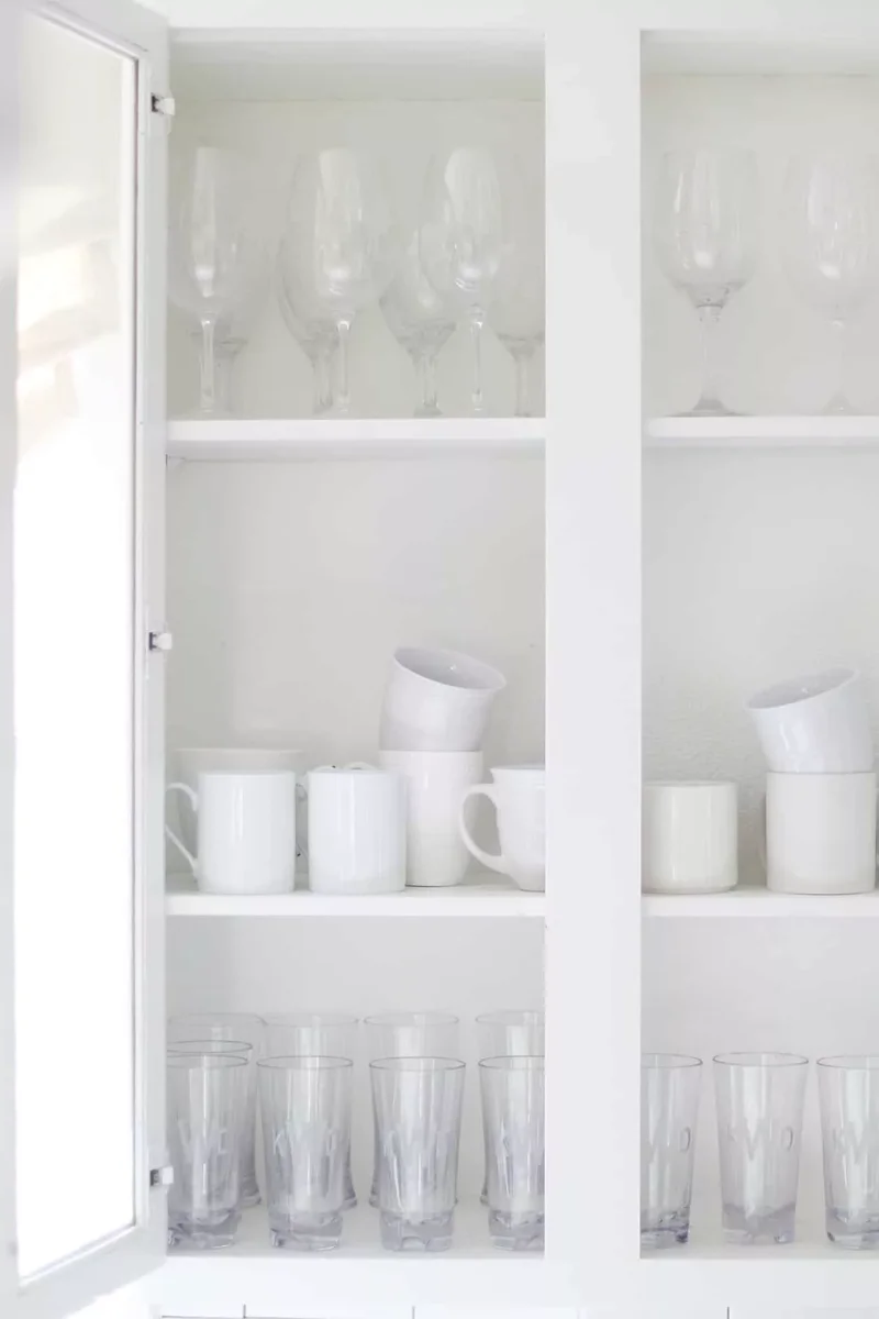 60 Smart Kitchen Cabinet Organization Ideas You'll Love 33 Choose All-White Dishware