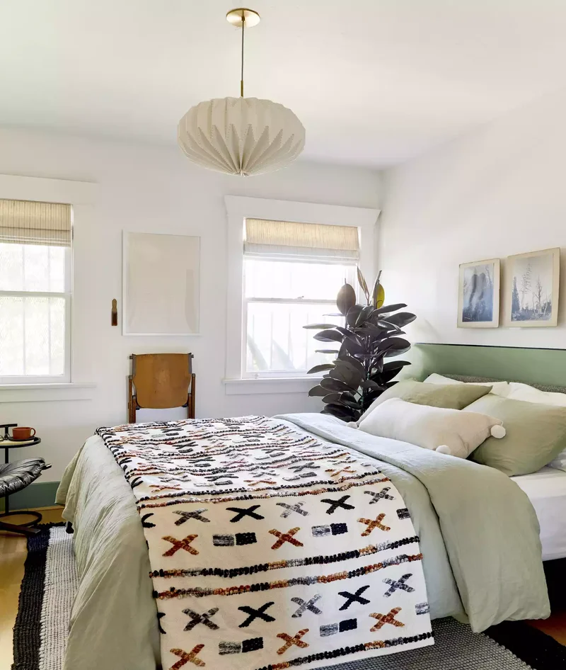 35 Apartment Bedroom Ideas to Add Personality and Warmth 30 Choose Decor Carefully