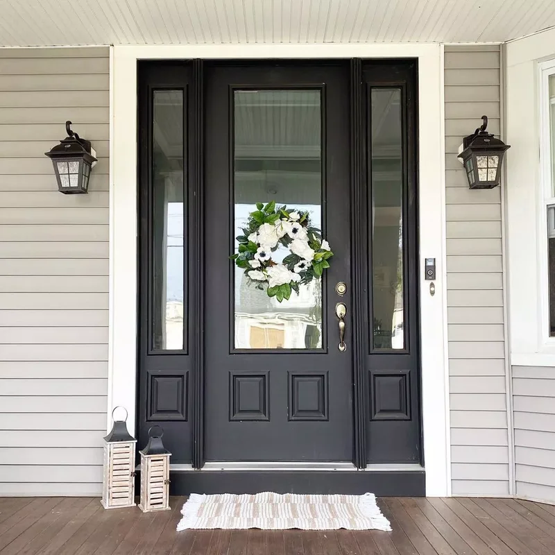 Choose Lanterns to Match the Door