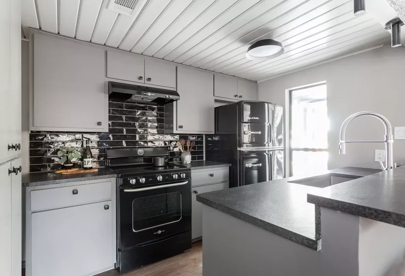 60 Kitchen Backsplash Ideas for Any Style and Budget 22 Choose a High-Gloss Finish