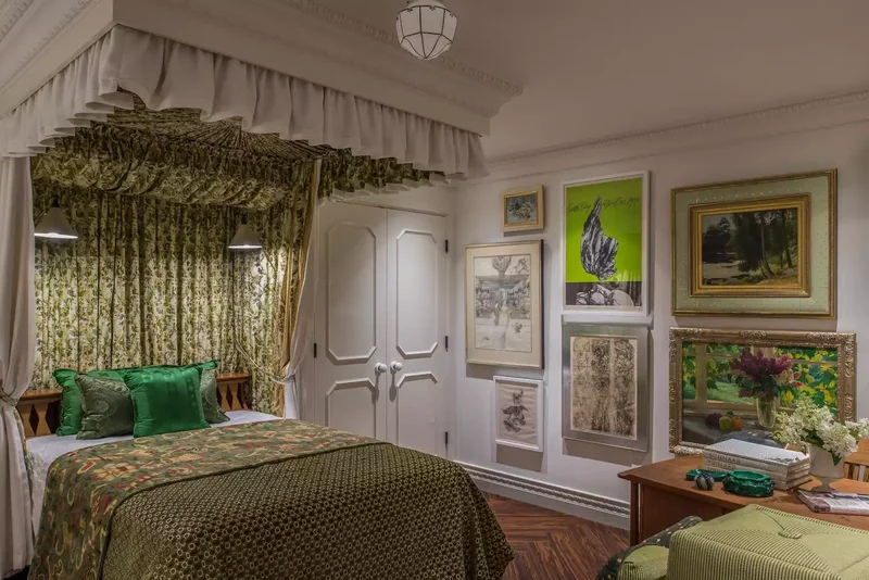 32 Maximalist Bedroom Ideas for More-Is-More Enthusiasts 12 Choose a Theatrical Bed